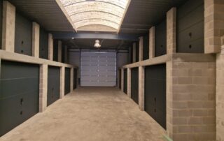Intérieur d’un box de stockage 12 m³ sécurisé à Seraing, près de Liège